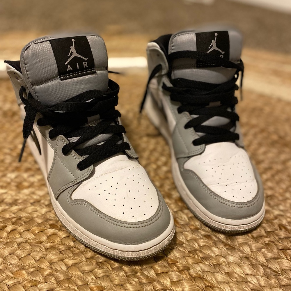 Air Jordan 1 Mid ‘Smoke Grey’